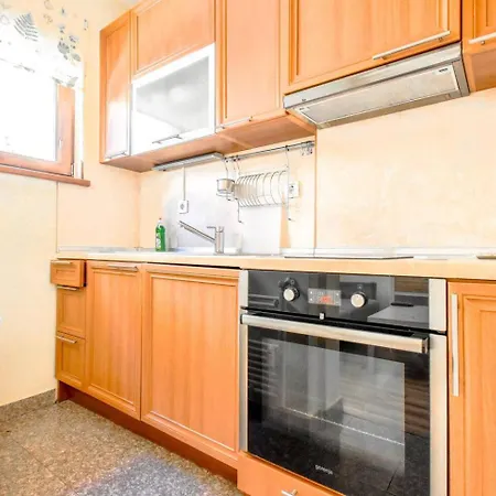 2bdr Location Acs Separate Kitchen Апартамент