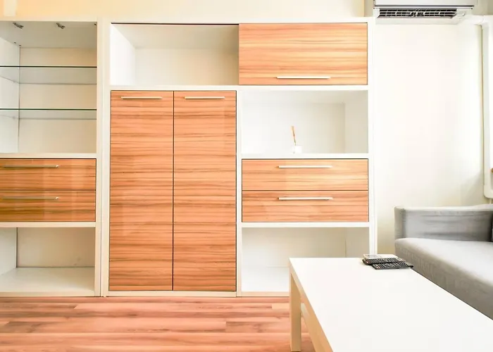 2bdr Location Acs Separate Kitchen *