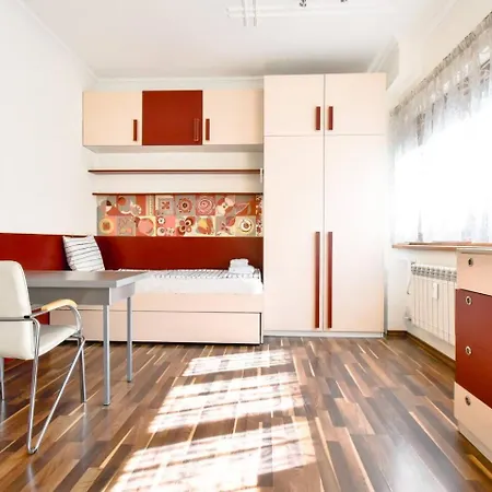 2bdr Location Acs Separate Kitchen